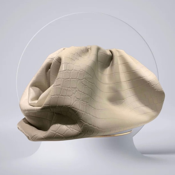 GOT MY ATTENTION CLOUD POUCH - Picture 4 of 7